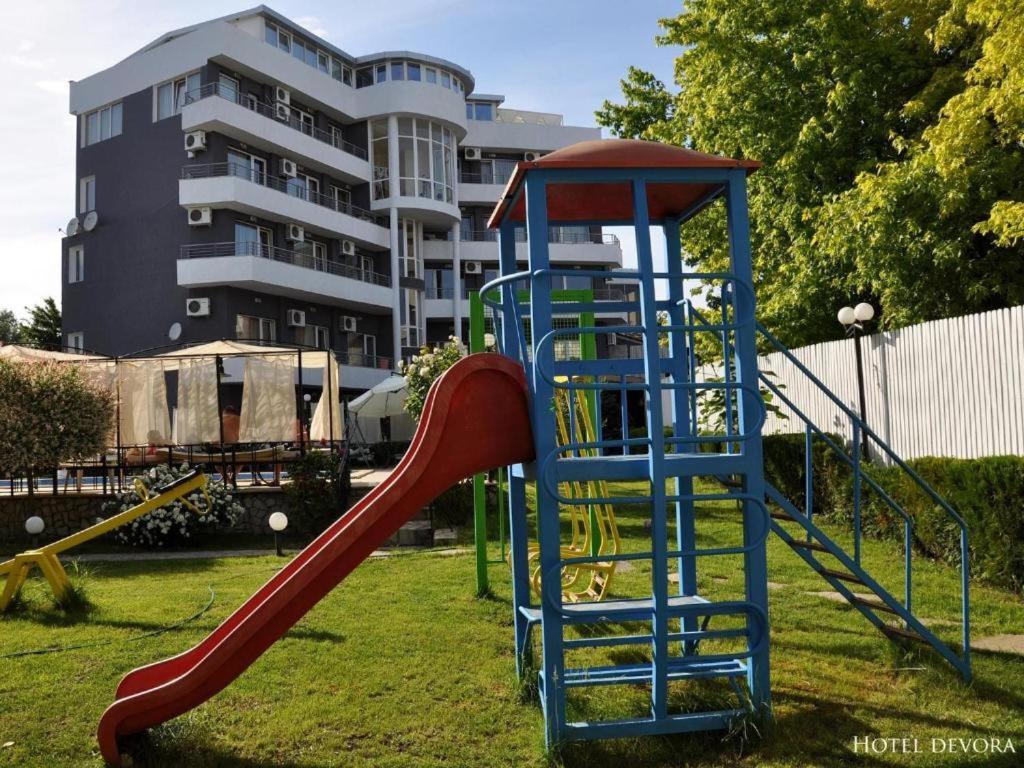 Apartments Danita & Restaurant&Pool Bar Warna Exterior foto